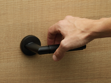 GRIP EBANO - Brass window handle on rose by LINEA CALI' - view 3